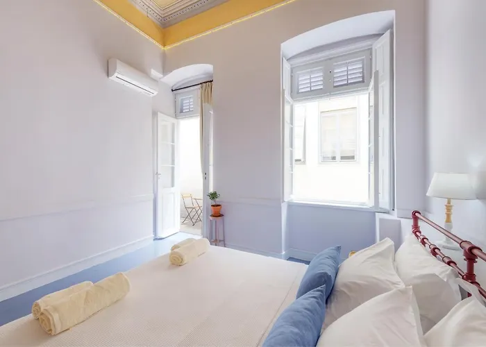 Апартаменты Homey Эрмуполис